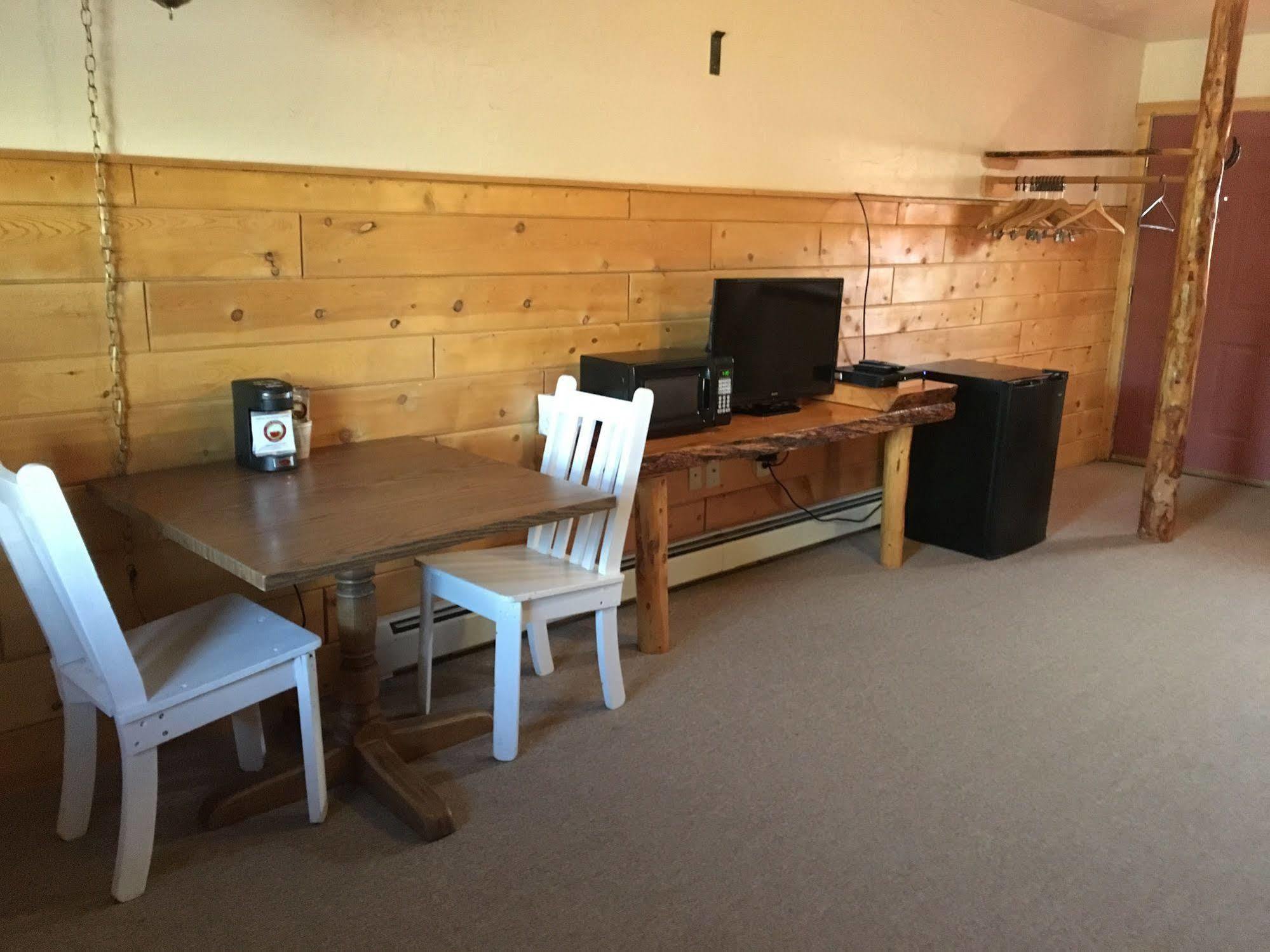 Chinook Winds Motel Dubois Eksteriør billede