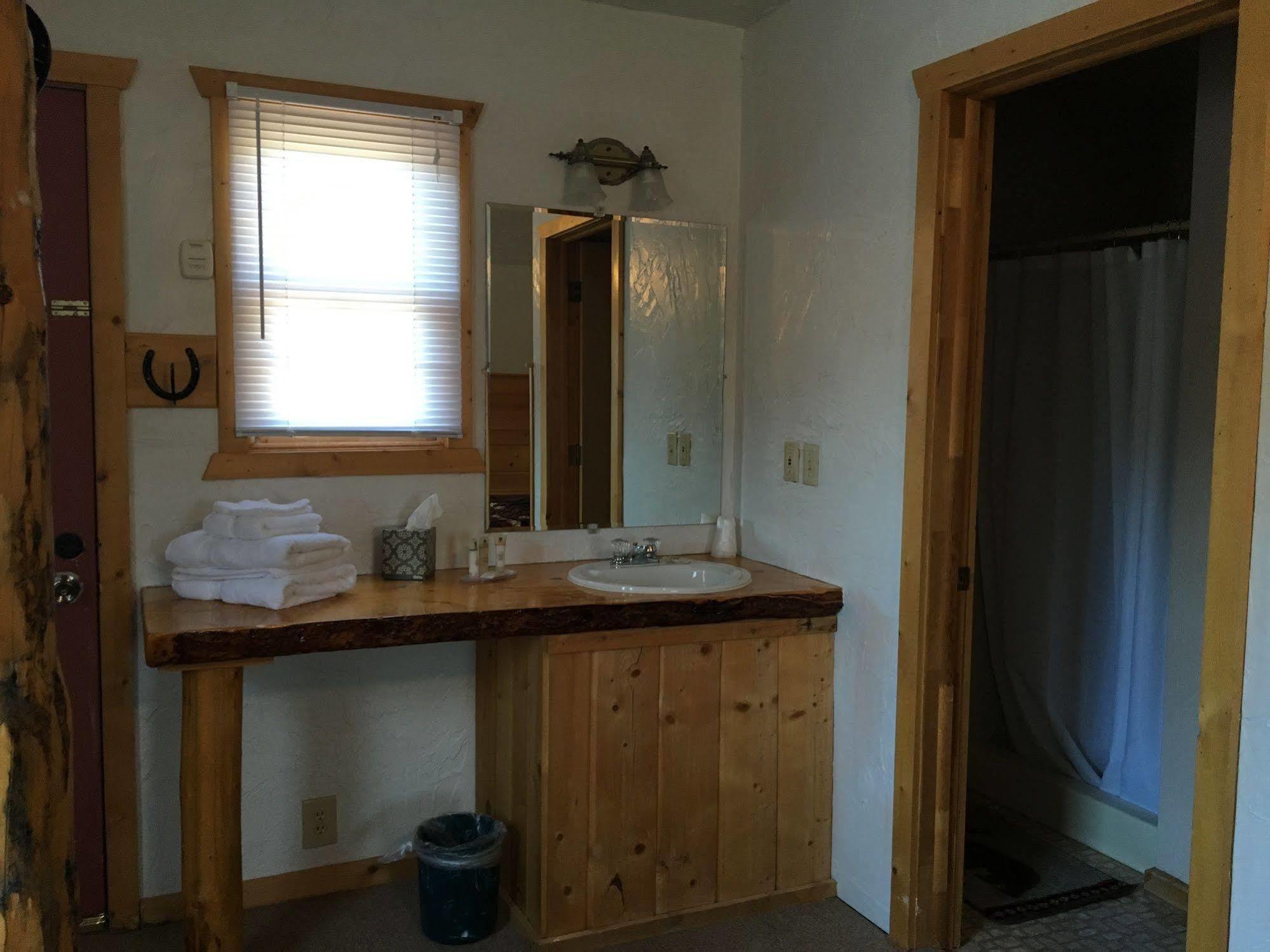 Chinook Winds Motel Dubois Eksteriør billede